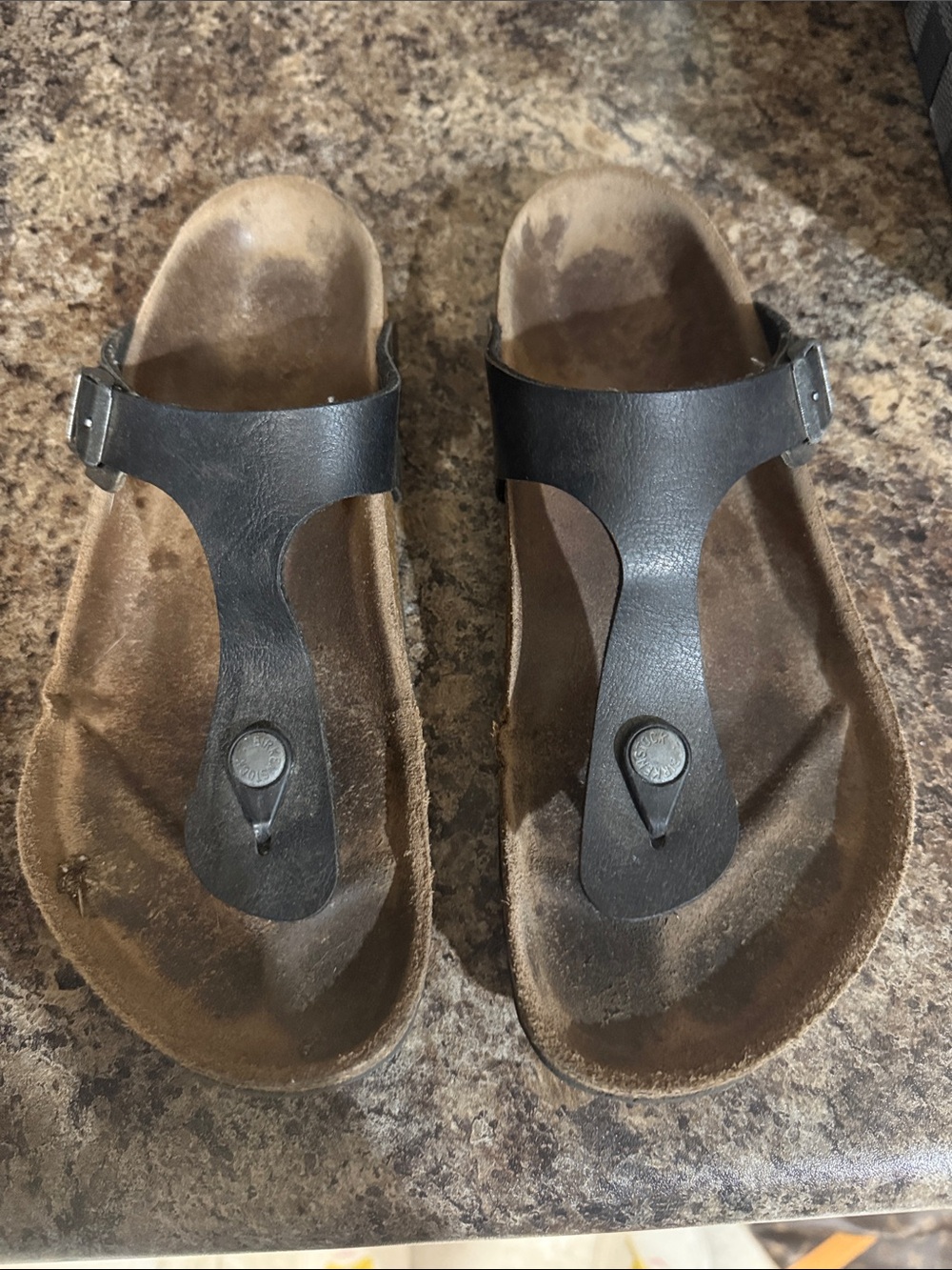 Birkenstock Black Thong Sandals - Classic Leather Strap women’s size 9.5